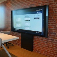 CAMPUS - Colonne sol-mur pour écrans tactiles de grande taille